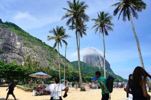 Climb Sugarloaf: A Thrilling Adventure to Rio’s Postcard Peak - The East Face rock climb: what that 15-meter section feels like