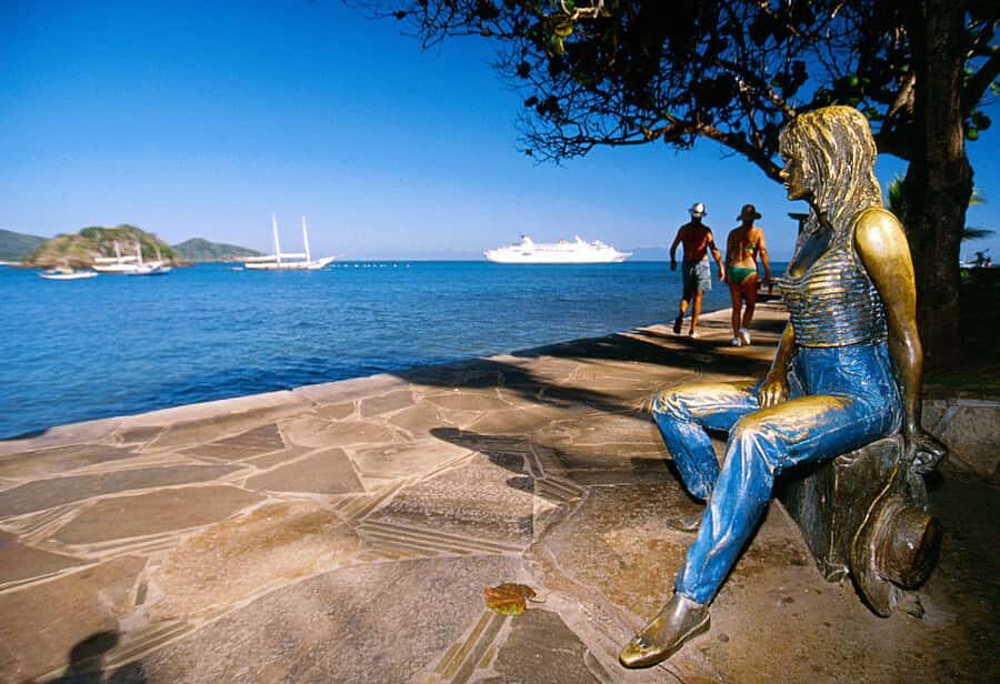 From Rio de Janeiro: Búzios Boat Trip with Lunch - On the schooner: music, crew help, and multiple water stops