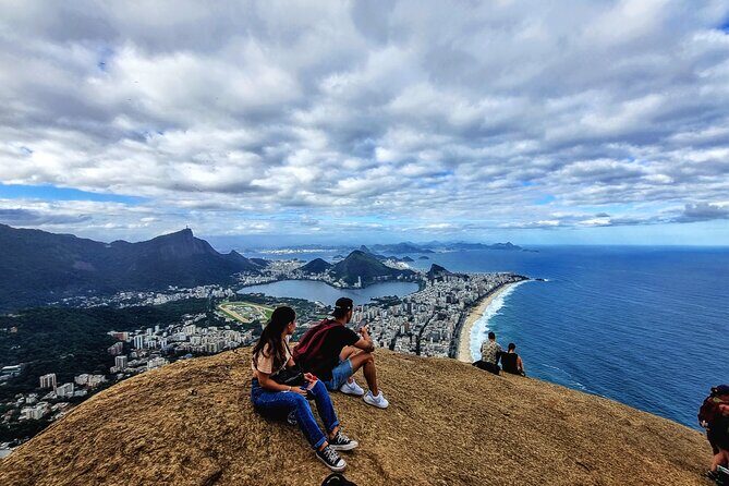 Half Day Hiking Tour Morro Dois Irmaos and Favela Vidigal - Morro Dois Irmaos hike: 50 minutes to a ridge with real perspective
