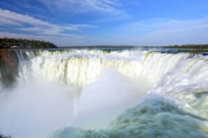 Iguazu Falls: 2-Day Argentinian and Brazilian Iguazu Falls - Day 1 on the Argentinian side: train access to the classic routes