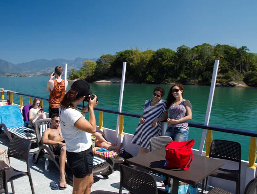 Paraty Bay: Islands & Beaches Boat Tour with Snorkeling - The Included Gear: snorkel masks, floaties, and what optional extras add