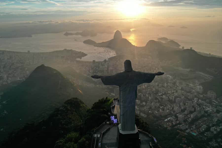 Rio: 5-hour Christ the Redeemer and Sugarloaf Express Tour - Urca and Sugarloaf: The Cable Car Moment That Makes Rio Feel Global