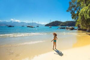 Rio de Janeiro: Angra dos Reis and Ilha Grande Full-Day Tour - Lagoa Azul on Ilha Grande: Clear Water, Easy Swimming, Great Color