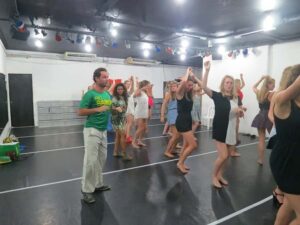 Rio de Janeiro: Samba Class and Samba Night Tour - Studio to Samba Venue: Transfers and Fast Entry Save Your Energy