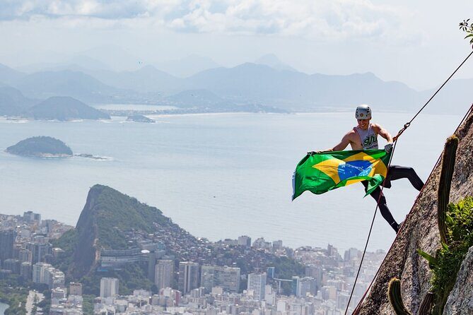 Trail and Rappel on Morro Dois Irmãos - The 50-minute hike: short, but still real