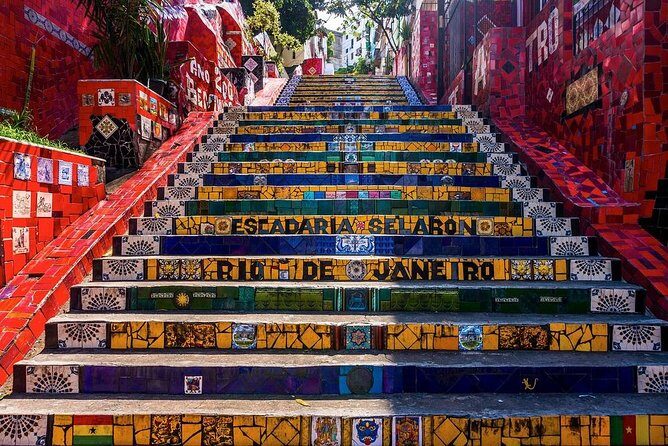Walking tour of the bohemian neighborhoods of Santa Teresa and Lapa - Largo dos Guimarães: the heart of Santa Teresa’s street life